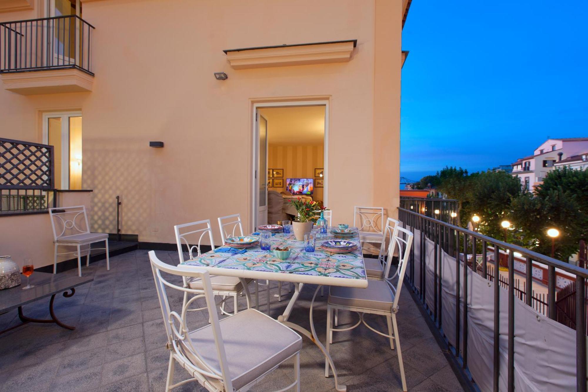 Amore Rentals - Appartamento Terrazza Tasso Sorrento Dış mekan fotoğraf